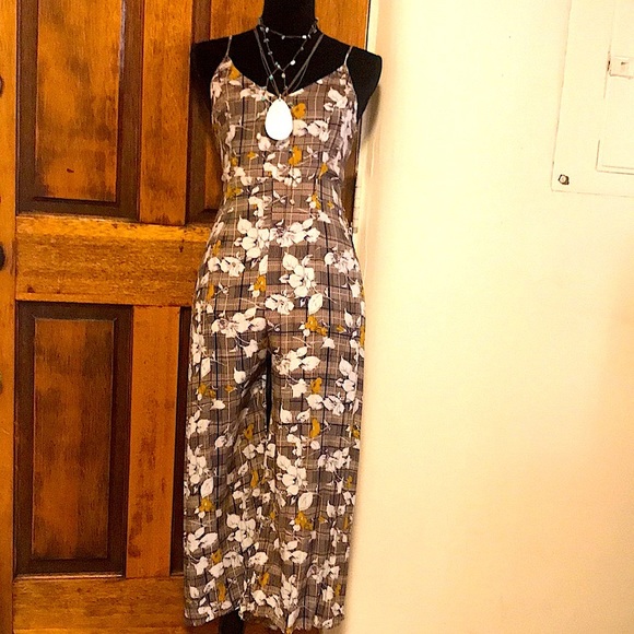 Papaya Wide-Leg Romper - Picture 2 of 7